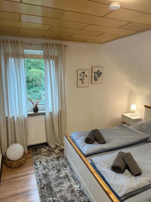 Gemuetliche Wohnung Naehe Alsfeld - Parkplatz ภายนอก รูปภาพ
